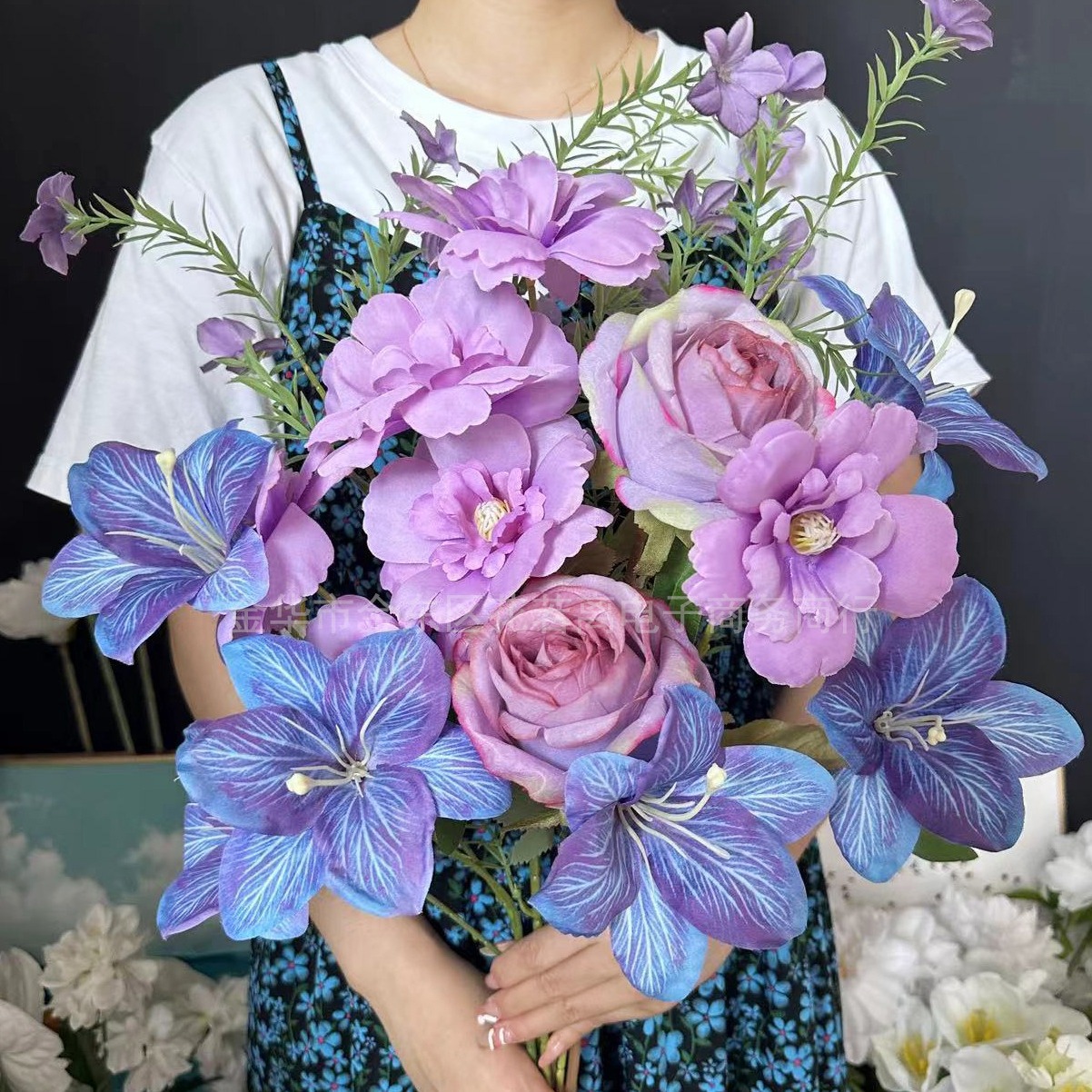 Wedding Supply Shops - Paarsblauwe kunstmatige leliebloemen in Monet-stijl, bloemendecoratie